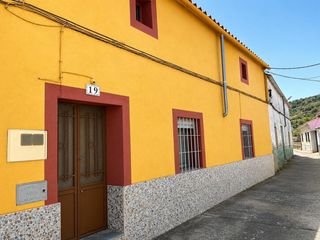 Casa  Calle linaros 19. Una casa para volver al pueblo, disfrutar del verano y crear rec