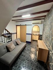 Miete Reihenhaus in Plaza Illes Columbretes. Casa con terraza privada y máxima tranquilidad en pleno centro d