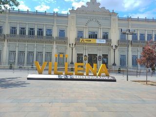 Casa  Calle de león felipe. Casa independiente villena