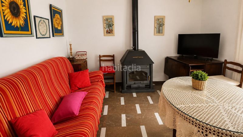 Foto 1a51e8df-c52b-4b98-91af-60a82df43912. Casa amb aparcament a Montefrío