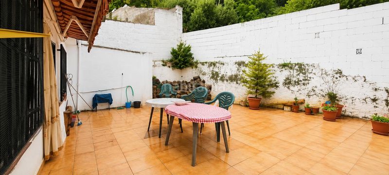 Foto 4d5ecbe0-9ae5-4195-8506-6220ffbc55f4. Casa amb aparcament a Montefrío