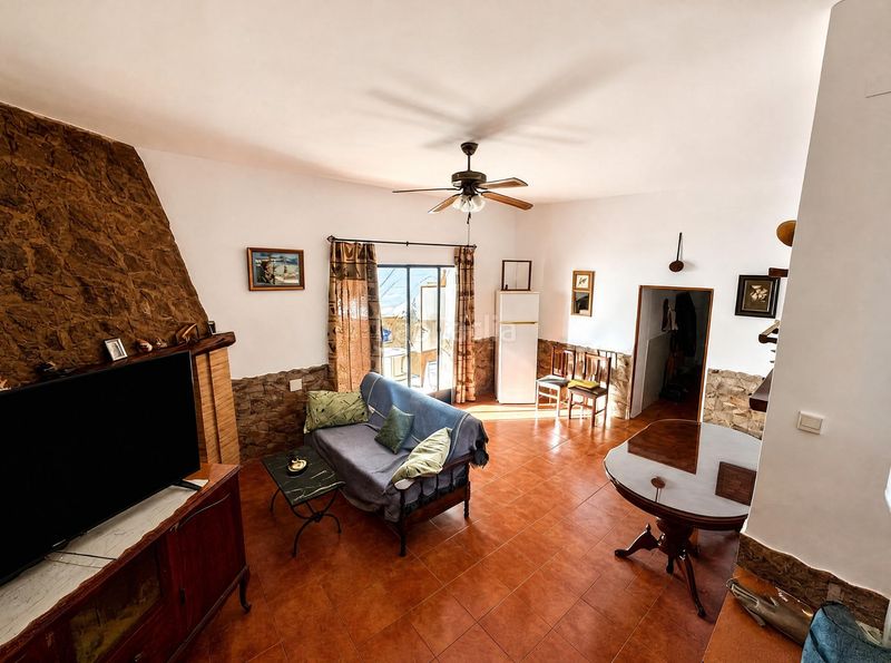 Foto bc4f4de4-f1cd-40c6-a377-a6413d83a85e. Casa amb piscina a Arjonilla