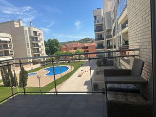 Appartement à Carrer gegants pere i carme 4. Piso luminoso con amplia terraza, parking y piscina junto a la e