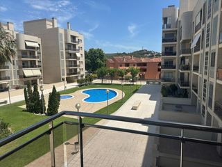 Piso en Carrer gegants pere i carme 4. Piso luminoso con amplia terraza, parking y piscina junto a la e