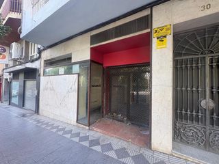 Business premise in Avenida avenida madrid 30. Amplio local comercial en zona estratégica de jaén