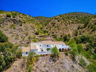 Bauernhof in Sierro. Cortijo con licencia turística, 7 dormitorios y vistas espectacu