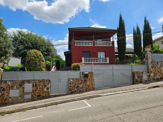 Chalet  Carrer albera de l'-palau sacost. Exclusiva villa en palau, girona