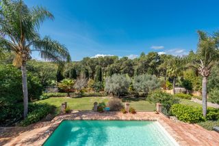 Chalet  Avenida gardenia de la. Elegante casa andaluza con vistas al golf en el paraíso