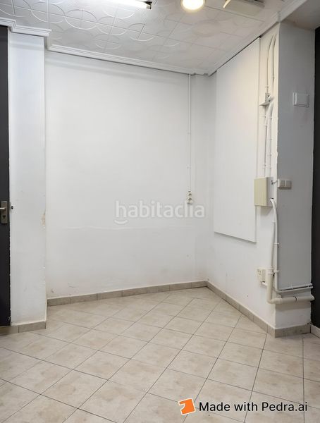 Foto fbf16f11-c7d5-42d8-8d02-8c7843c50813. Local comercial a Mont Olivet Valencia