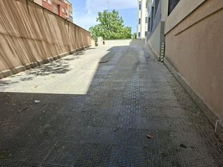 Car parking  Avenida avenida juan carlos i. Plaza doble en av juan carlos 1