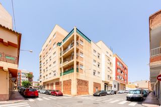 Lloguer Local Comercial  Calle de almería 40. Local comercial en el parador  visibilidad, amplitud y proyecció