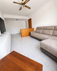 Appartamento  Calle juan ruiz. Piso vpo reformado de 3 dormitorios en el pueblo de jinámar.