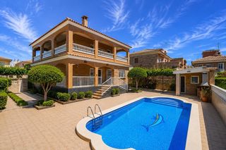 Chalet in Segur de Calafell Nucli Urbà. Chalet con licencia turística y piscina  tarragona, cerca de bar