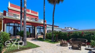 Chalet in Playa. Preciosa villa frente al mar