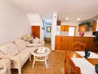 Casa adossada  Calle jazmines-playa flamenca. Adosado reformado con vistas al mar a 4 minutos de cala la mosca