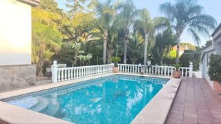 Chalet  Calle 565. El refugio perfecto exclusividad, jardín y piscina privada