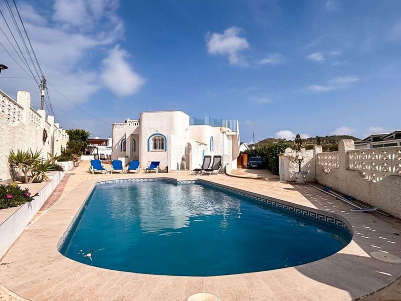 Foto ada79b09-a3f3-4f51-bd3f-3e6fae07a621. Xalet amb aparcament piscina a Busot