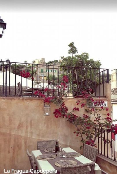Foto c14c5a33-246f-4151-8d17-84ce23a354cf. Edificio casa señorial histórica edificio con unidad comercial viviendas 2 viviendas mallorca cerca del mar. en Capdepera