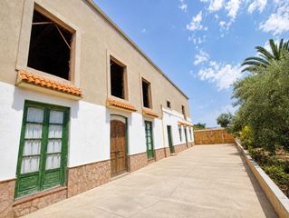 Mas à Pechina. Espectacular finca de 3.652 m2 con cortijo, almacenes y enorme p
