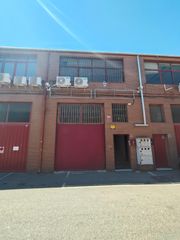 Lloguer Nau industrial  Calle calle ciudad de frías. Nave industrial de 200 m2 con oficinas, almacén y 3 plazas de ap