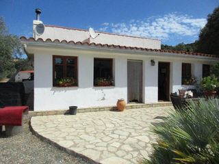 Chalet in Polígono 5 paraje 127  334. Preciosa finca de 2 hectáreas con una amplia vivienda