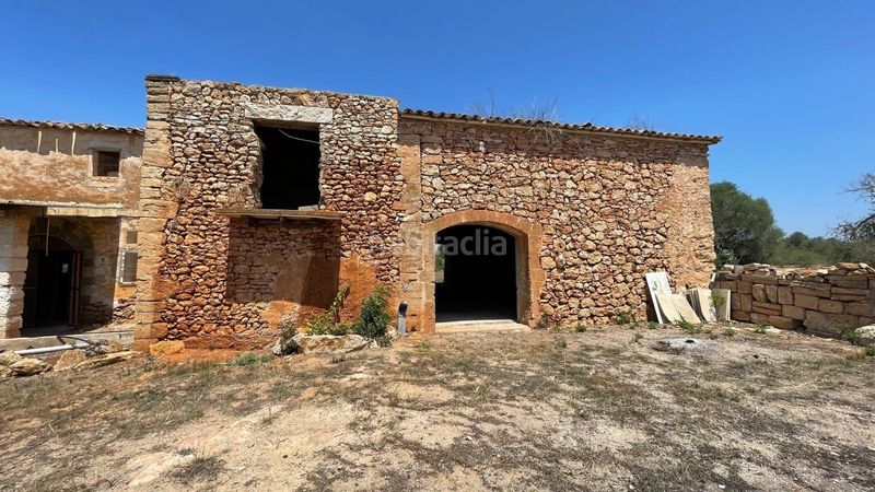 Foto d81f0fb5-9bb0-4f3e-96a4-1912f459ae32. Masia a Llucmajor interior Llucmajor