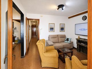 Flat in Centre. Piso de 151 m2 con terraza y vistas al mar en el centro de areny