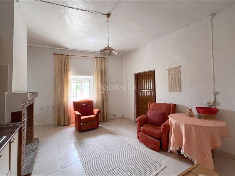 Foto dfc0f7df-95db-41de-a176-b627ac3a83f2. Casa adossada amb aparcament a Tobarra