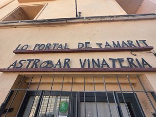 Miete Geschäftsraum  Carrer capellans. Oportunidad única! traspaso de barrestaurante equipado junto a l