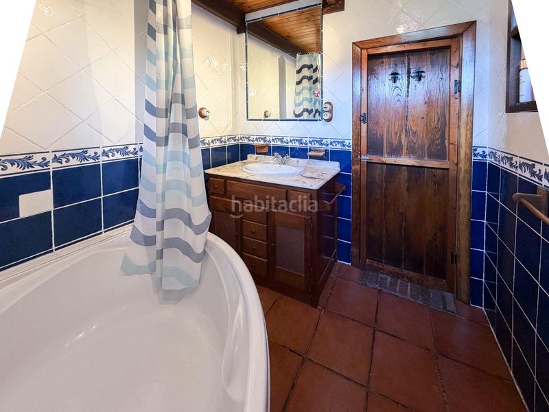 Foto 0684b1fd-98c3-49e0-834d-5def77db8a6f. Casa amb calefacció aparcament a Parroquias Sur - La Manjoya Oviedo