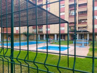 Pis  Rambla de ponent. Amplio piso de 4 dormitorios con piscinas, zonas deportivas y vi