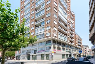 Office space in Calle del arquitecto torbado 6. Oficinas en venta en el centro de león  ubicación estratégica pa