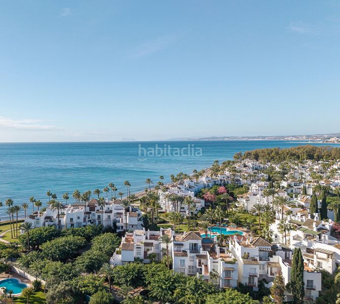 Foto 6b97d49a-0386-4d8a-a6f3-28a1ce34e795. Àtic amb calefacció aparcament piscina a Zona de Punta Plata Estepona