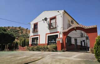 Mas à Cueva de Menga. Inversión única en antequera restaurante en funcionamiento  8 ha