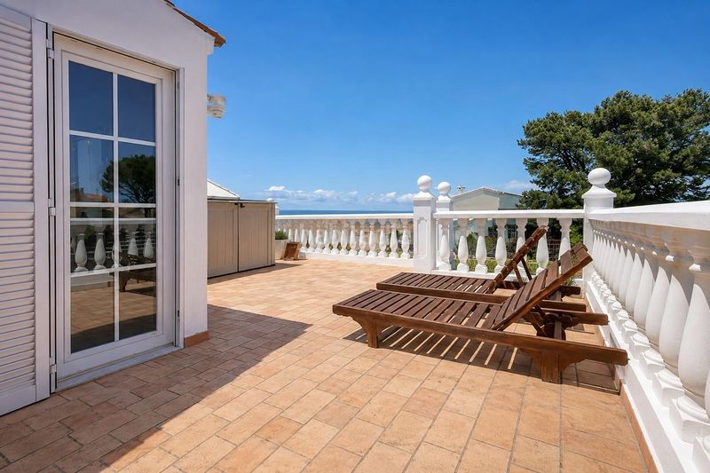 Foto 11d2b174-d276-4265-83e9-d62f9e275617. Chalet  pareado con piscina y vistas a la bahía de palma en badia gran en Llucmajor
