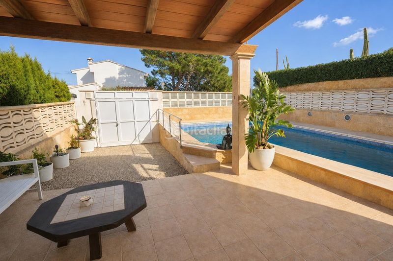 Foto e54d532e-d6e0-4eed-88a0-4ec5e5d384d1. Chalet  pareado con piscina y vistas a la bahía de palma en badia gran en Llucmajor