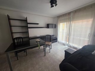 Affitto Piccolo appartamento  Mare teresa guasch. Piso de 1 habitación con parking incluido y terraza comunitaria