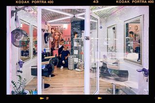 Business premise  Calle sepulveda. Traspaso peluquería y estética en eixample  clientela fija y alq