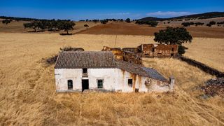 Finca rústica a Camino del espartal sn. Finca mixta de 140 hectáreas con cortijo en suelo urbano en peña