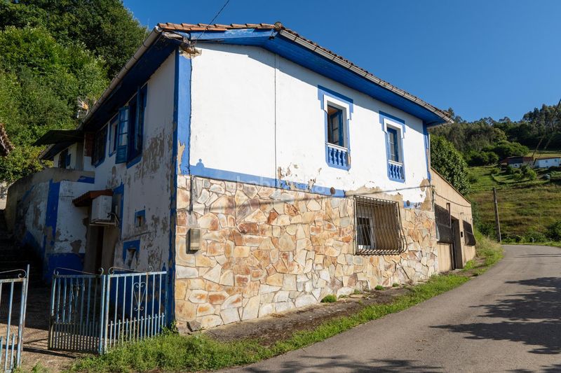 Foto 8a5b9535-ce24-422d-8aee-fc217eecdf0b. Chalet en lugar san bartolomé chalet independiente con hórreo tradicional en san bartolomé en Pravia