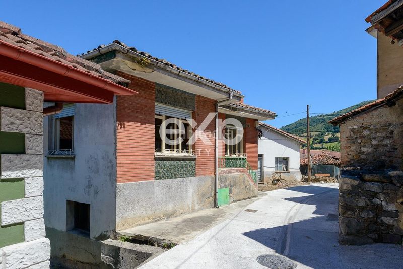 Foto b1b9e86d-c880-4177-8505-3c7466eee92c. Haus in lugar lugar vega ciego 26 in Lena