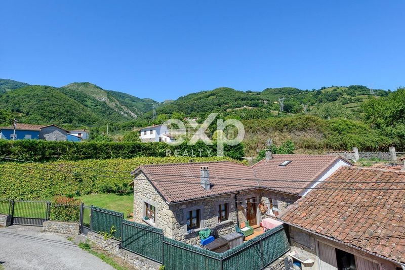 Foto fb34b874-6b29-442f-85cd-948567116a47. Haus in lugar lugar vega ciego 26 in Lena