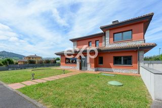 House  De leorio. Villa contemporánea de alto standing con piscina, eficiencia ene