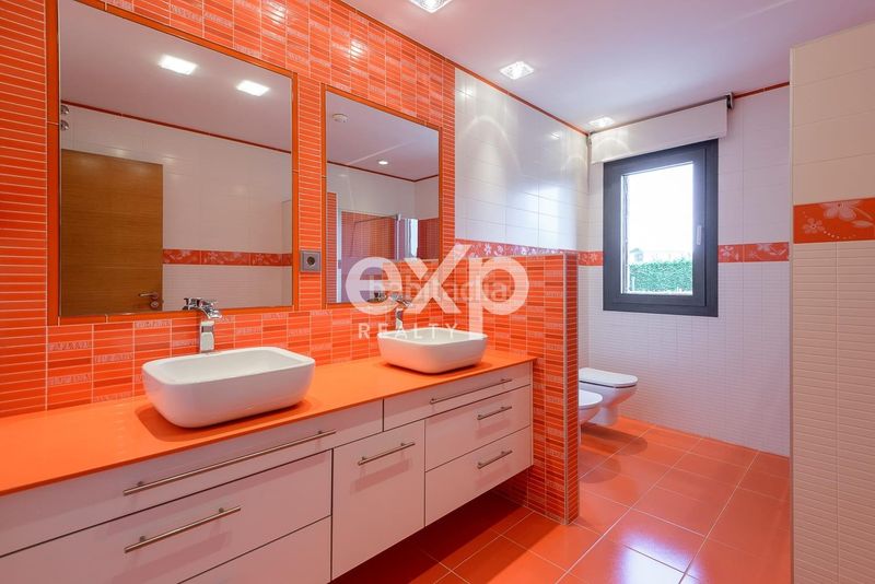 Foto 2e2030dd-b58b-4359-9747-12c19bb8974e. Casa amb aparcament piscina a Leorio Gijón