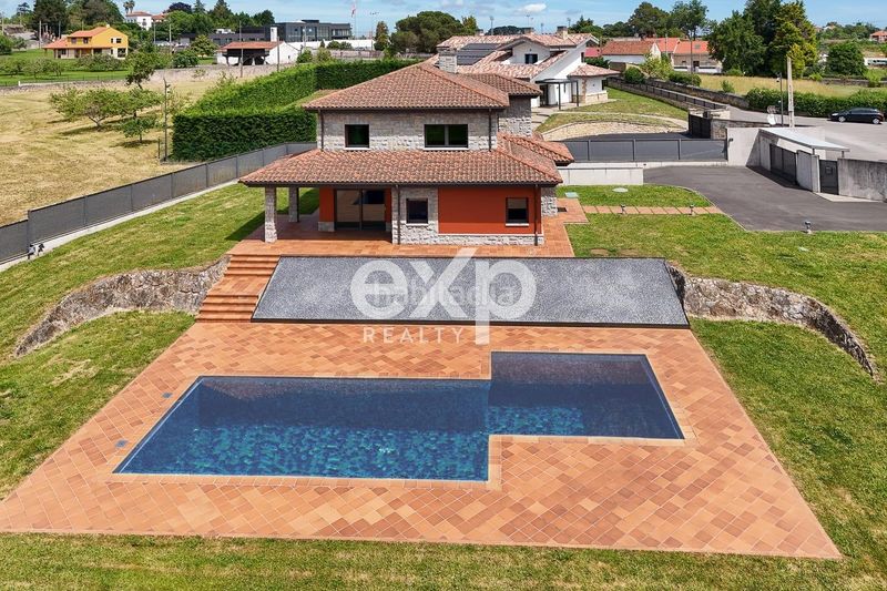 Foto 55e88cb0-010e-444b-b9d8-ad933de52b76. Casa amb aparcament piscina a Leorio Gijón