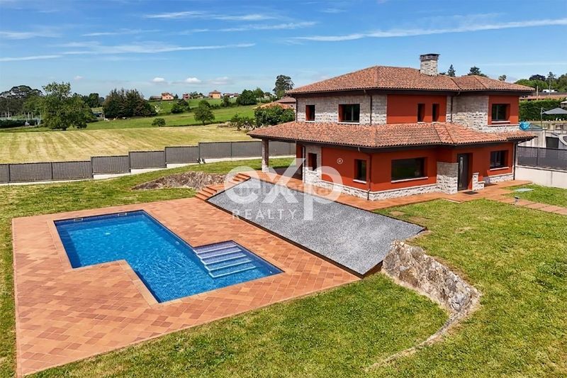 Foto 9e8f6e9b-5da0-4b63-8185-d470b3155793. Casa amb aparcament piscina a Leorio Gijón
