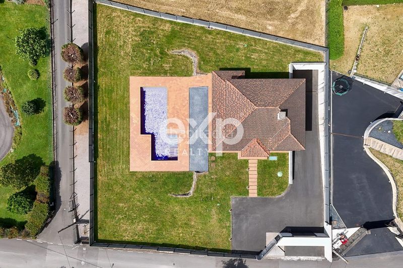 Foto a827f99d-cab7-402f-addc-51044a90b67c. Casa amb aparcament piscina a Leorio Gijón