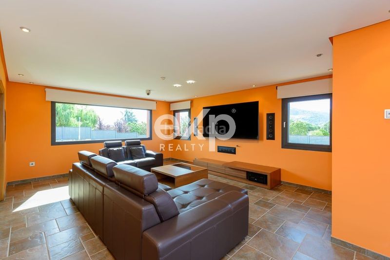 Foto bb05892f-e3e9-44f8-81c8-2435678e2373. Casa amb aparcament piscina a Leorio Gijón