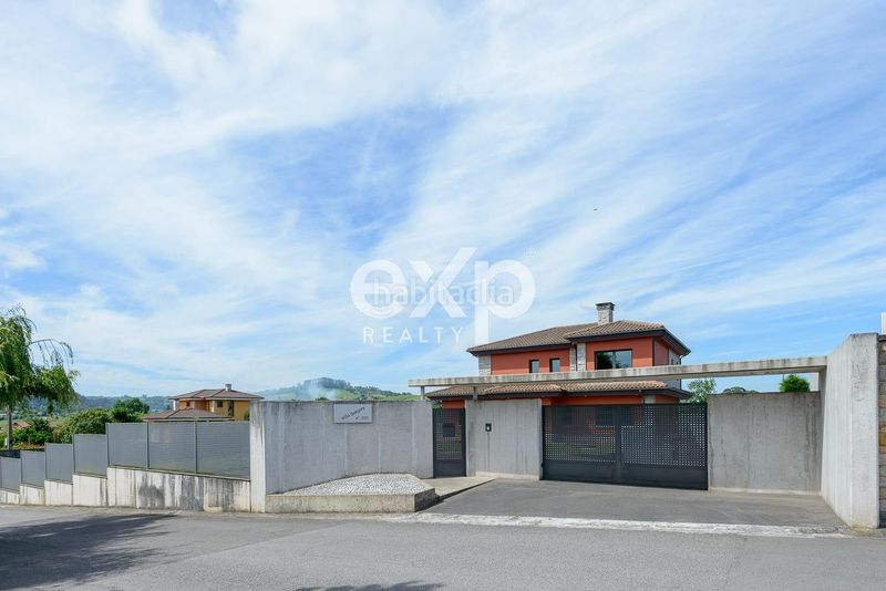 Foto bfd179b9-10a1-4519-81a4-747e5f760254. Casa amb aparcament piscina a Leorio Gijón