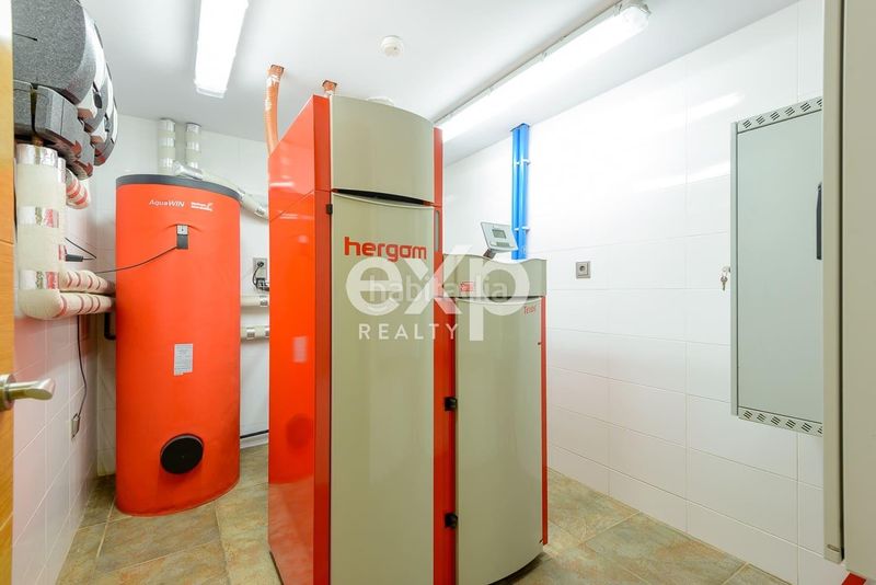 Foto c8f011d9-db74-427e-adca-362a719e2942. Casa amb aparcament piscina a Leorio Gijón
